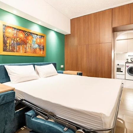 Cute Tiny Apartment In The Heart Of Flisvos Атина Екстериор снимка